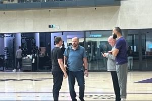 来求职?前尼克斯主帅锡伯杜现身太阳训练馆