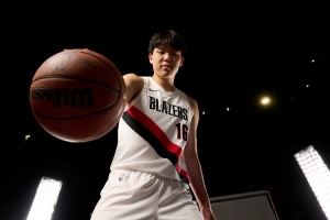 比卢普斯:NBA的节奏很快 杨瀚森需要适应我们比赛的速度