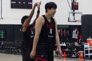 小吧探班啦🤓现场直击杨瀚森训练 打磨罚球 今天的氛围很轻松!