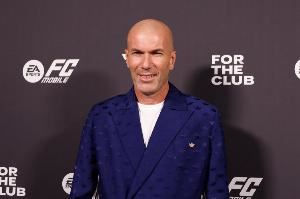 姆巴佩父亲也踢!10月戛纳传奇赛阵容:齐达内、维埃拉、德尚在列