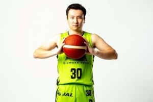 两场三分合计19中2!富永启生曾说本赛季三分球命中率争取到50%