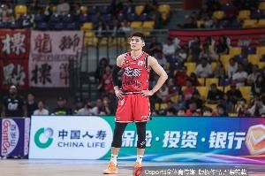 防守很卖力!李祥波拿到2分2板1助1断