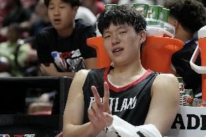 魔童!最近一段时间在美国怎么样?杨瀚森:吃喝拉撒睡!