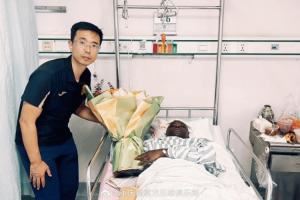 铜梁龙官方:球队总经理探望阿萨莫阿,后者也对张志雄表达了谅解