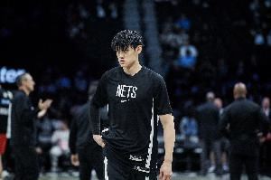 杨毅:不要奚落小曾而应该鼓励 出去就被骂 那以后更没人出去了