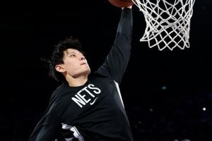 孟祥宇:篮网充分榨干了曾凡博的商业价值 连装都不装了